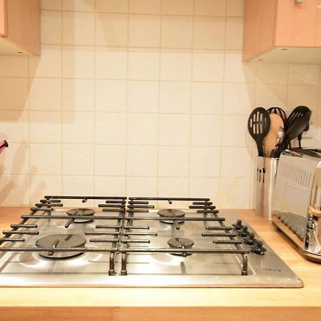 Joivy Classic Apt With Castle Views In Old Town Эдинбург Экстерьер фото