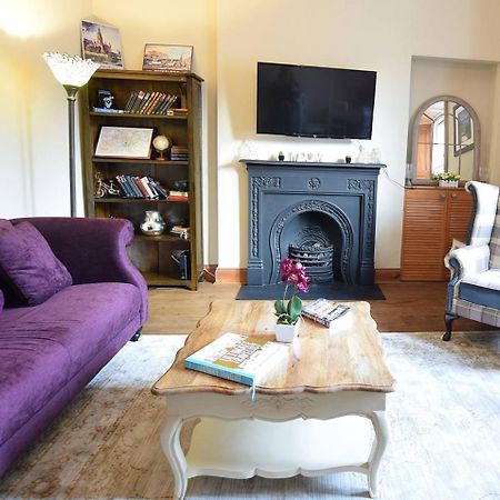 Joivy Classic Apt With Castle Views In Old Town Эдинбург Экстерьер фото