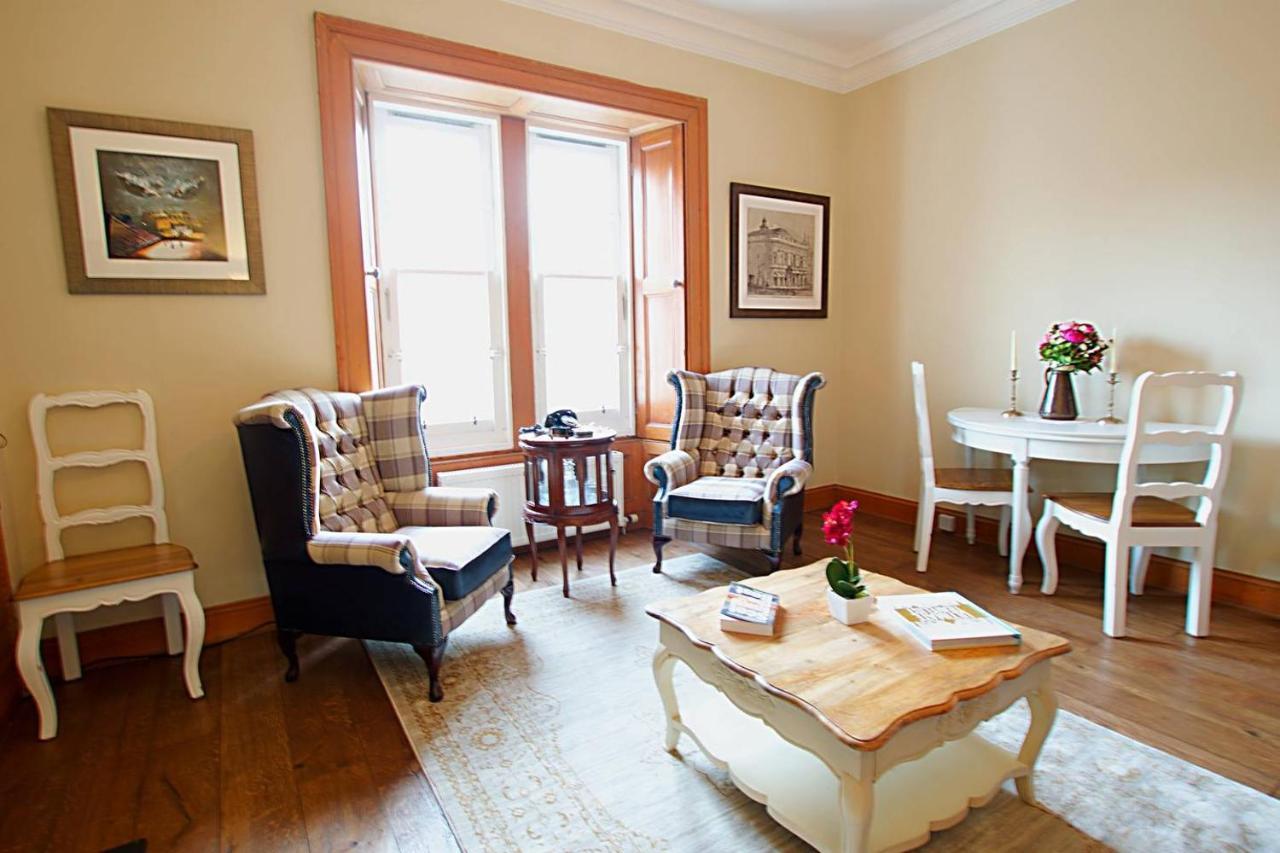 Joivy Classic Apt With Castle Views In Old Town Эдинбург Экстерьер фото
