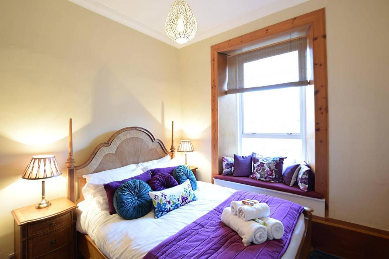 Joivy Classic Apt With Castle Views In Old Town Эдинбург Экстерьер фото