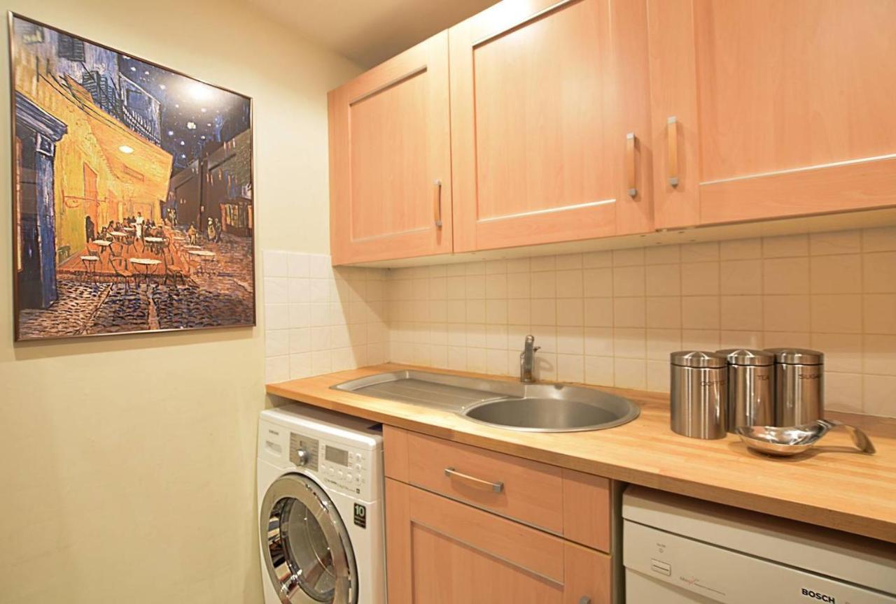 Joivy Classic Apt With Castle Views In Old Town Эдинбург Экстерьер фото
